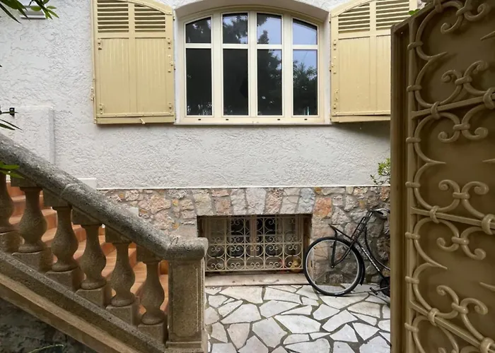 Tricia * كان